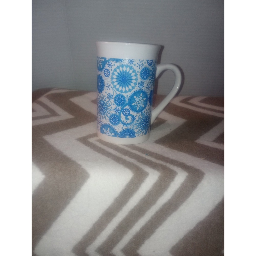 Royal‎ Norfolk white & Blue Snowflake Holiday Coffee Mug 12oz Christmas